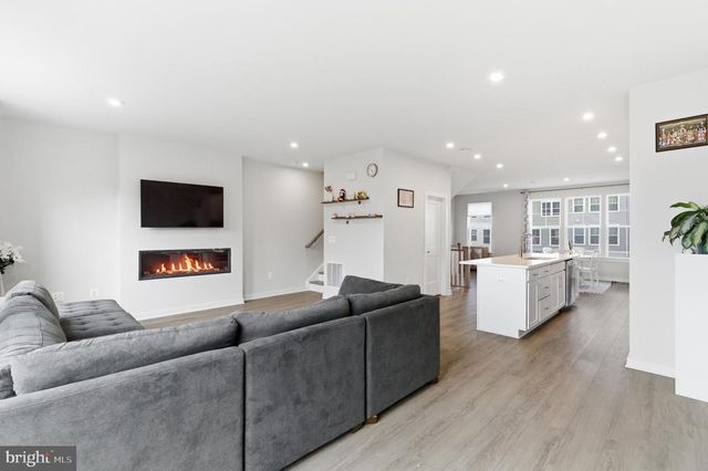 24173 THURSO SQ, Sterling, VA 20166