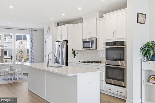 24173 THURSO SQ, Sterling, VA 20166