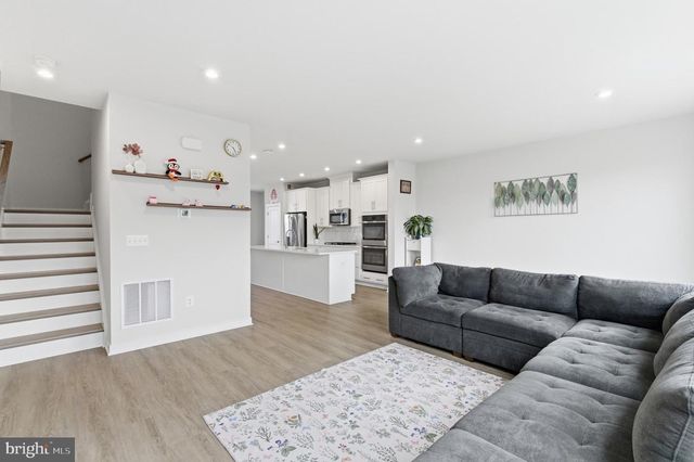 24173 THURSO SQ, Sterling, VA 20166