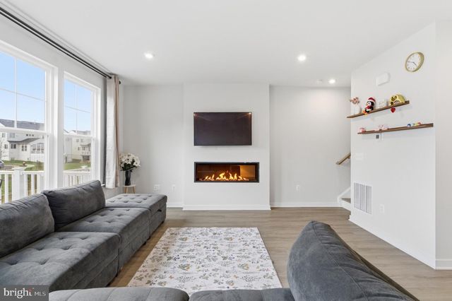 24173 THURSO SQ, Sterling, VA 20166