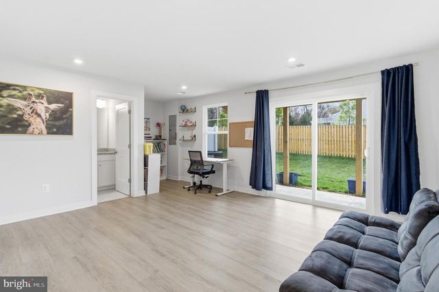 24173 THURSO SQ, Sterling, VA 20166