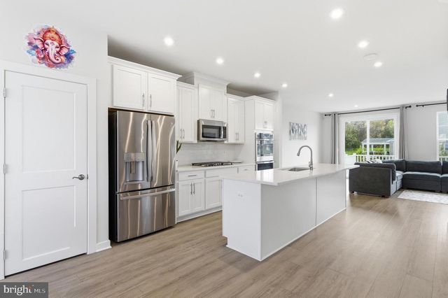 24173 THURSO SQ, Sterling, VA 20166