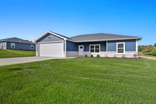 809 Battle Creek Ln, Minneapolis, KS 67467