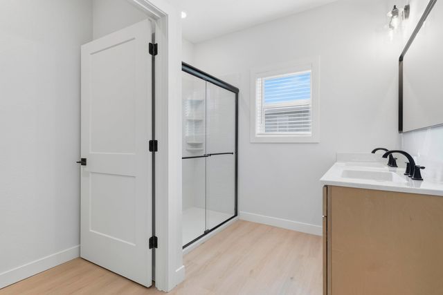 809 Battle Creek Ln, Minneapolis, KS 67467