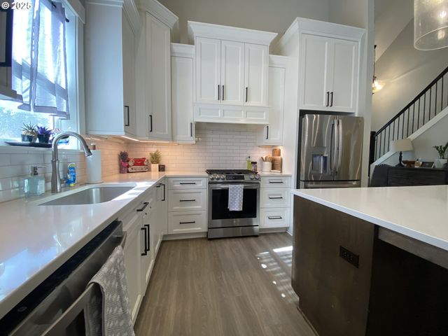 1624 YORK BUTTE Ave, Salem, OR 97306