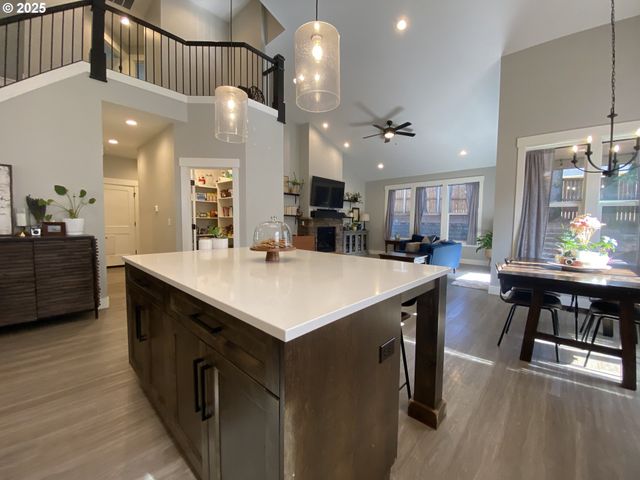 1624 YORK BUTTE Ave, Salem, OR 97306