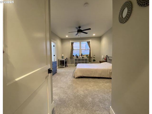 1624 YORK BUTTE Ave, Salem, OR 97306