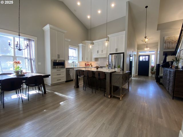 1624 YORK BUTTE Ave, Salem, OR 97306