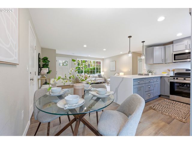 1740 Se RIVER FOREST Rd, Milwaukie, OR 97267