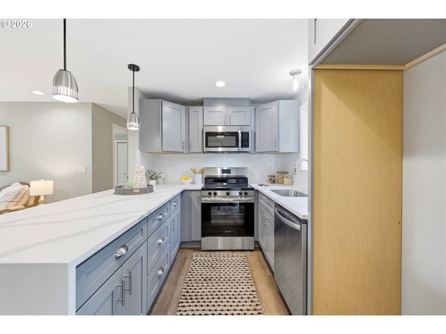 1740 Se RIVER FOREST Rd, Milwaukie, OR 97267