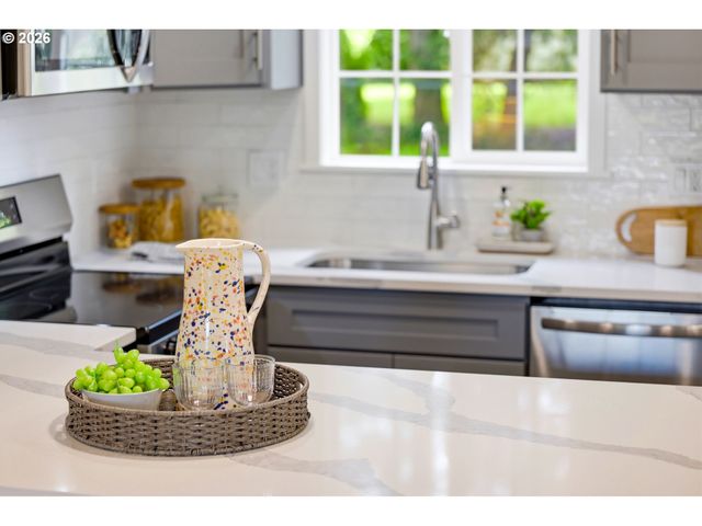 1740 Se RIVER FOREST Rd, Milwaukie, OR 97267