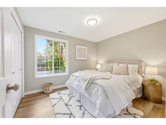 1740 Se RIVER FOREST Rd, Milwaukie, OR 97267