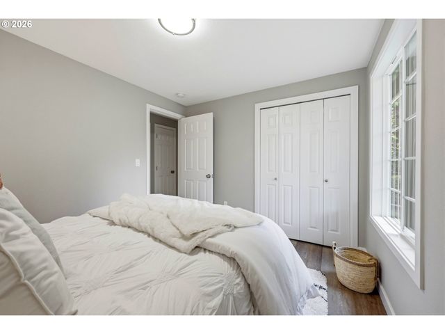 1740 Se RIVER FOREST Rd, Milwaukie, OR 97267