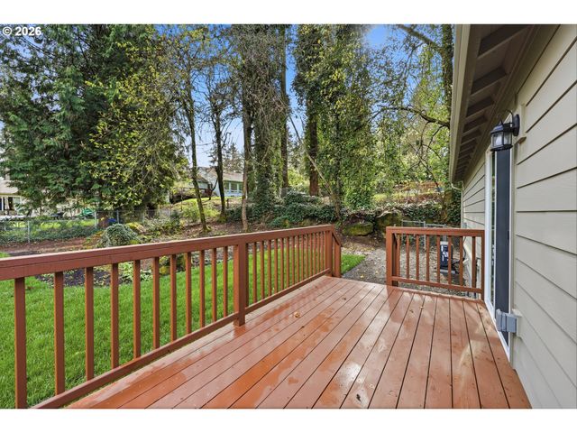 1740 Se RIVER FOREST Rd, Milwaukie, OR 97267