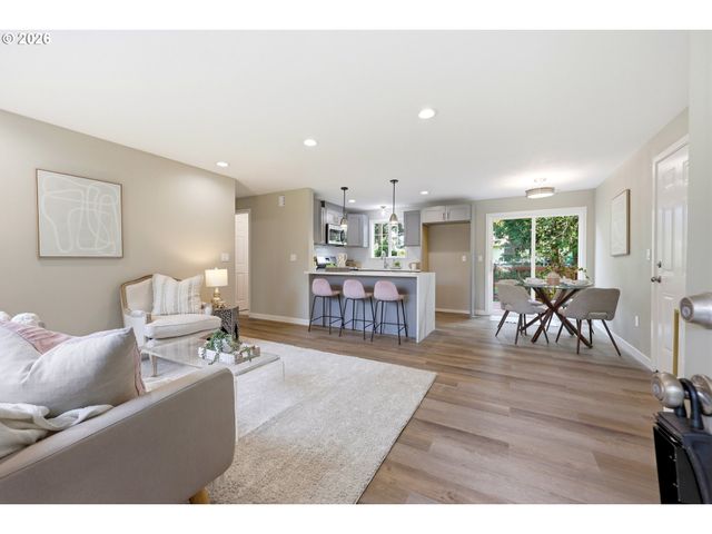 1740 Se RIVER FOREST Rd, Milwaukie, OR 97267