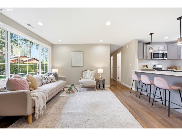 1740 Se RIVER FOREST Rd, Milwaukie, OR 97267