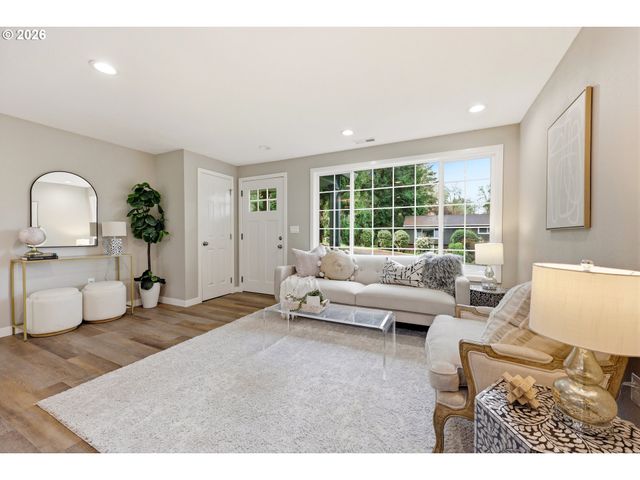 1740 Se RIVER FOREST Rd, Milwaukie, OR 97267