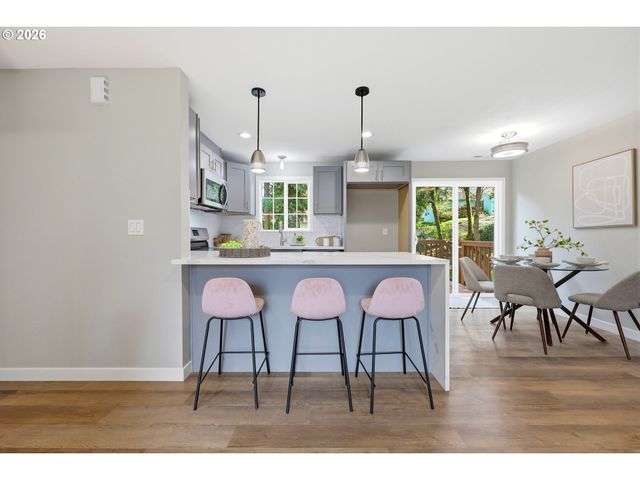 1740 Se RIVER FOREST Rd, Milwaukie, OR 97267