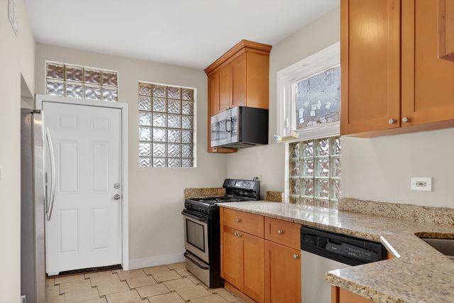 8005 S Blackstone Avenue, Chicago, IL 60619