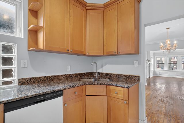 8005 S Blackstone Avenue, Chicago, IL 60619