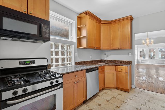 8005 S Blackstone Avenue, Chicago, IL 60619