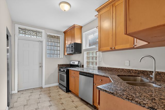 8005 S Blackstone Avenue, Chicago, IL 60619