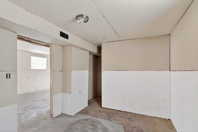 8005 S Blackstone Avenue, Chicago, IL 60619