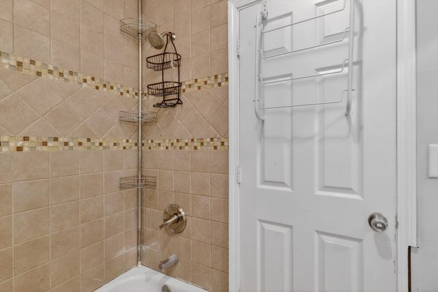 8005 S Blackstone Avenue, Chicago, IL 60619