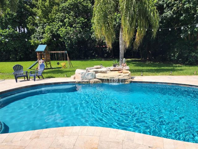 18611 SW 61st Court, Southwest Ranches, FL 33332