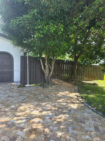 18611 SW 61st Court, Southwest Ranches, FL 33332