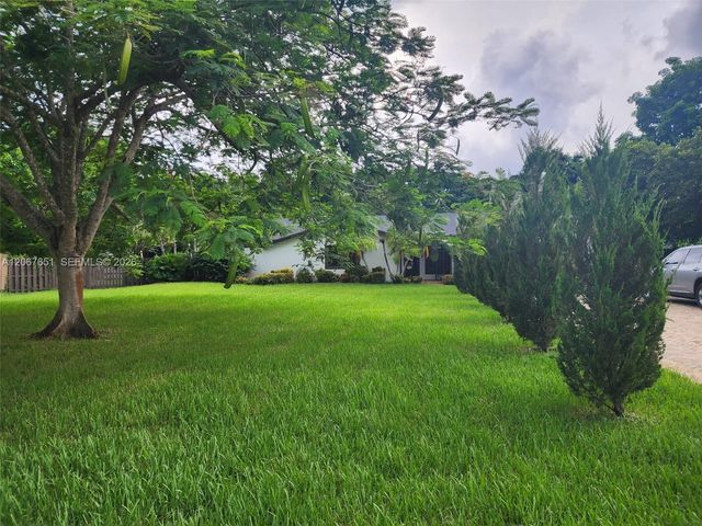 18611 SW 61st Court, Southwest Ranches, FL 33332