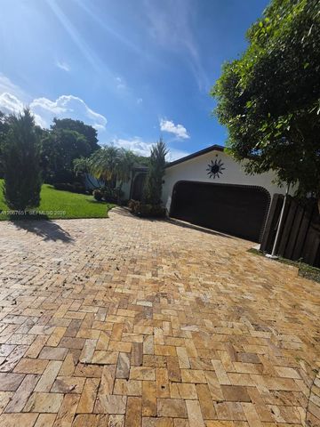 18611 SW 61st Court, Southwest Ranches, FL 33332