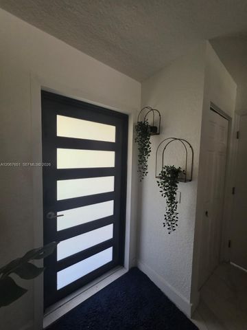 18611 SW 61st Court, Southwest Ranches, FL 33332