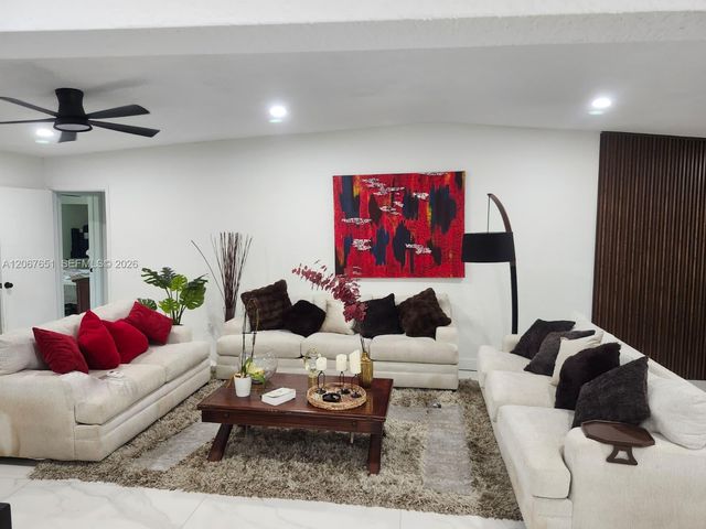 18611 SW 61st Court, Southwest Ranches, FL 33332