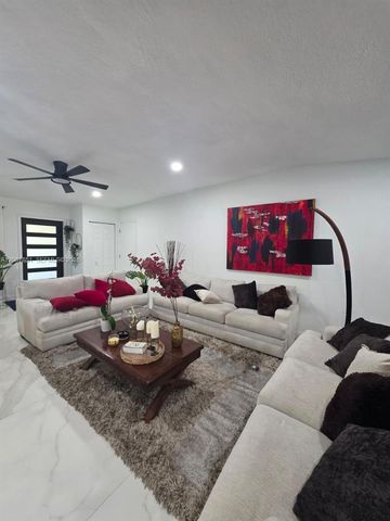 18611 SW 61st Court, Southwest Ranches, FL 33332