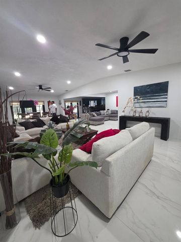 18611 SW 61st Court, Southwest Ranches, FL 33332