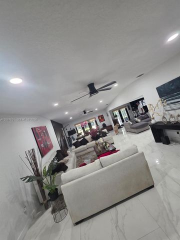 18611 SW 61st Court, Southwest Ranches, FL 33332