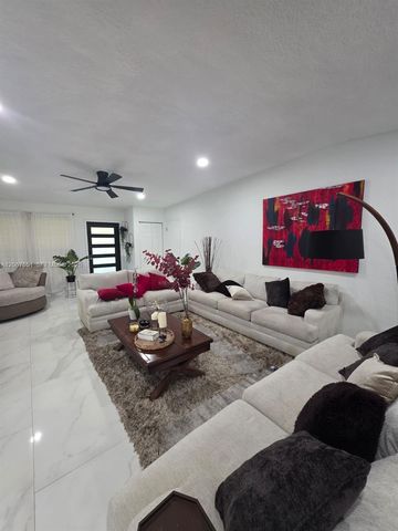18611 SW 61st Court, Southwest Ranches, FL 33332