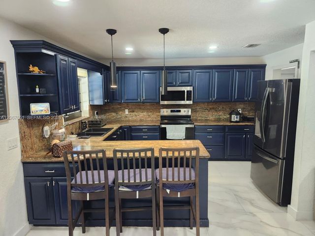 18611 SW 61st Court, Southwest Ranches, FL 33332