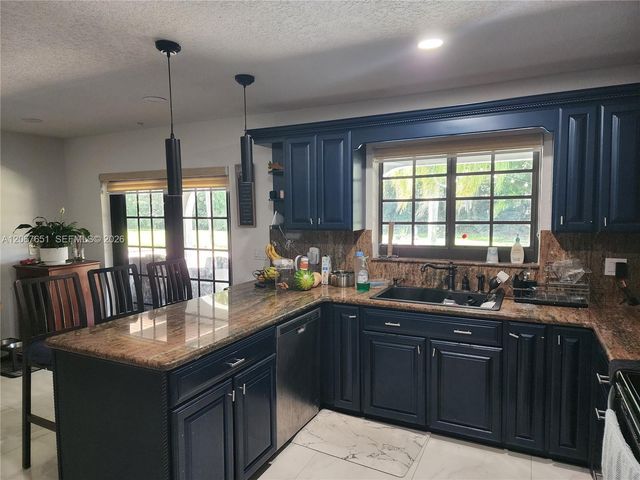 18611 SW 61st Court, Southwest Ranches, FL 33332