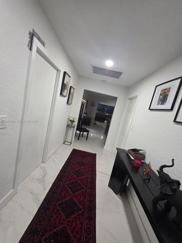 18611 SW 61st Court, Southwest Ranches, FL 33332