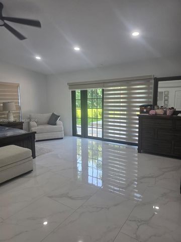 18611 SW 61st Court, Southwest Ranches, FL 33332