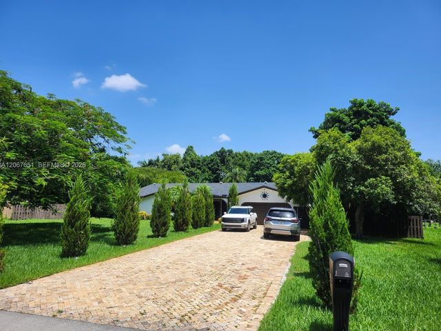 18611 SW 61st Court, Southwest Ranches, FL 33332
