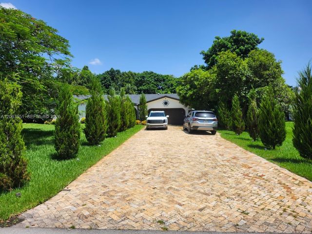 18611 SW 61st Court, Southwest Ranches, FL 33332
