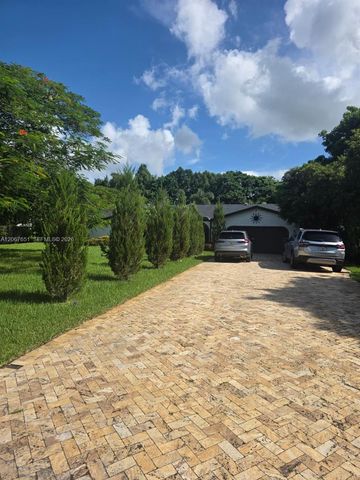18611 SW 61st Court, Southwest Ranches, FL 33332