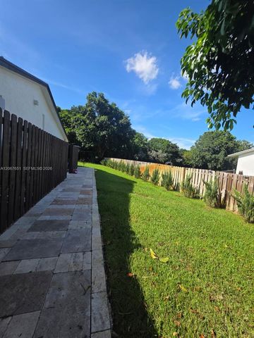 18611 SW 61st Court, Southwest Ranches, FL 33332