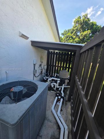 18611 SW 61st Court, Southwest Ranches, FL 33332