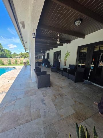 18611 SW 61st Court, Southwest Ranches, FL 33332