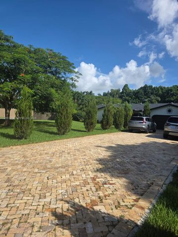 18611 SW 61st Court, Southwest Ranches, FL 33332