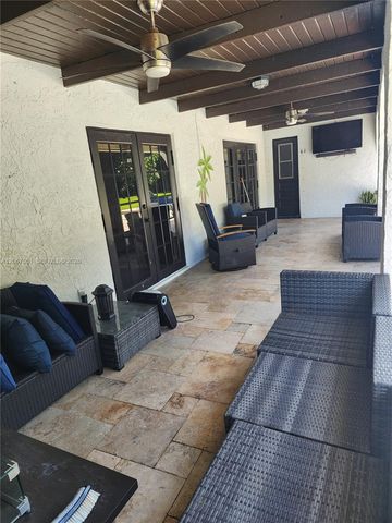 18611 SW 61st Court, Southwest Ranches, FL 33332